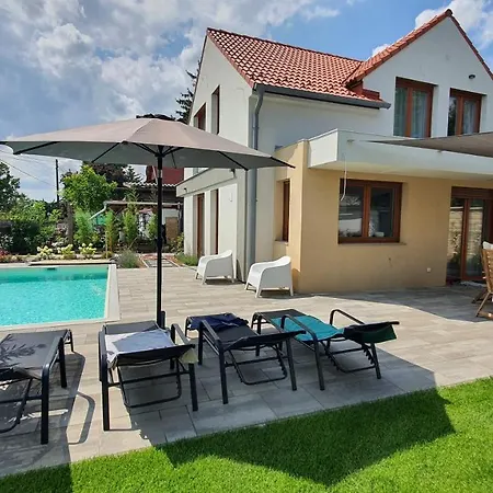 Ferienhaus Lakeside Pool House Velence