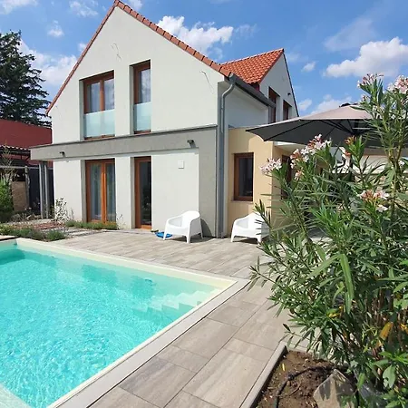 Lakeside Pool House Feriehus Velence