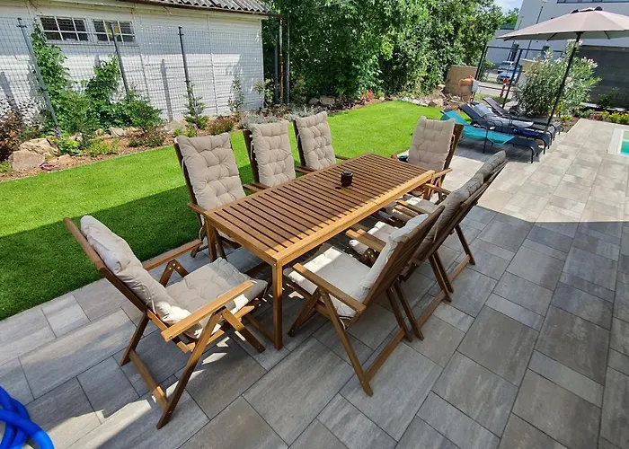 Lakeside Pool House 펜션 벨렌체